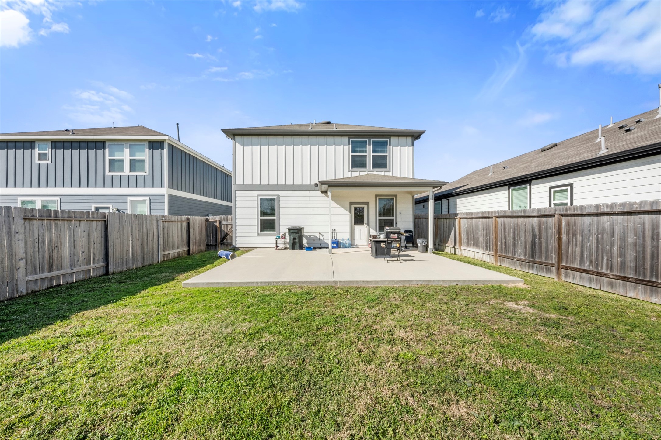 4611 Prairie Chase Drive Houston, TX 77069 - Photo 29 of 44 a view of a house with backyard and sitting area