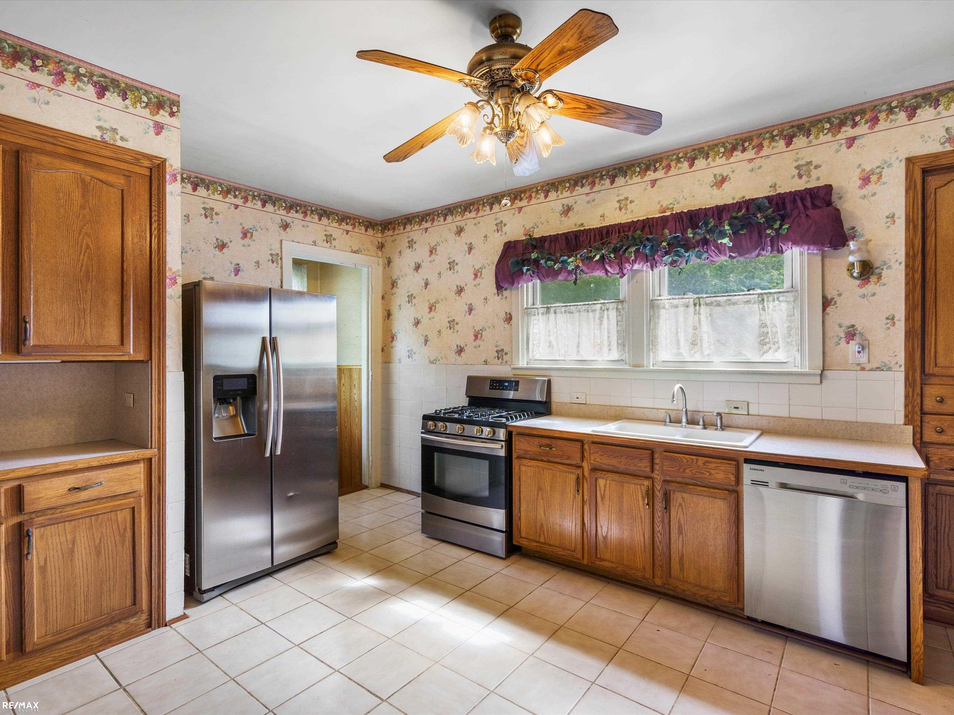15611 Charles R Avenue Eastpointe, MI 48021 - Photo 16 of 47 50187488-501aaa0e-bc66-4160-b131-edacf43dd517.JPG