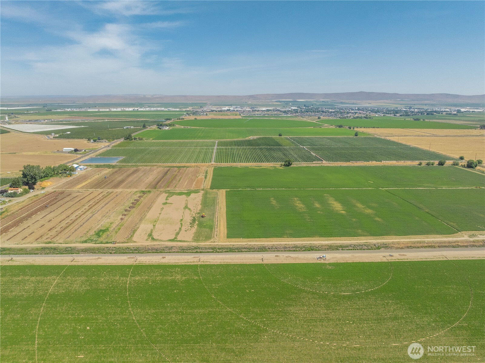 7865 Rd R Northwest Quincy, WA 98848 - Photo 13 of 31 a view of an swimming pool and an outdoor space