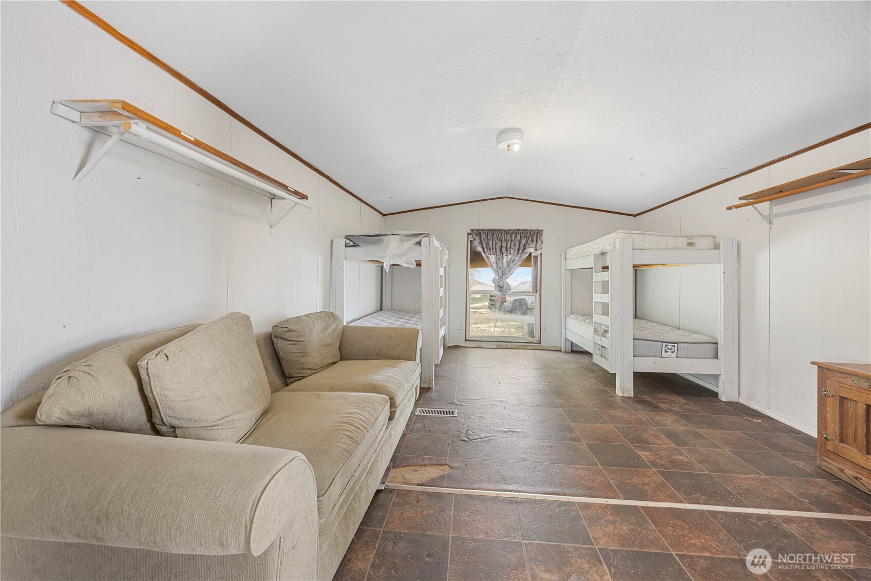 7865 Rd R Northwest Quincy, WA 98848 - Photo 27 of 31 a living room with furniture and a window