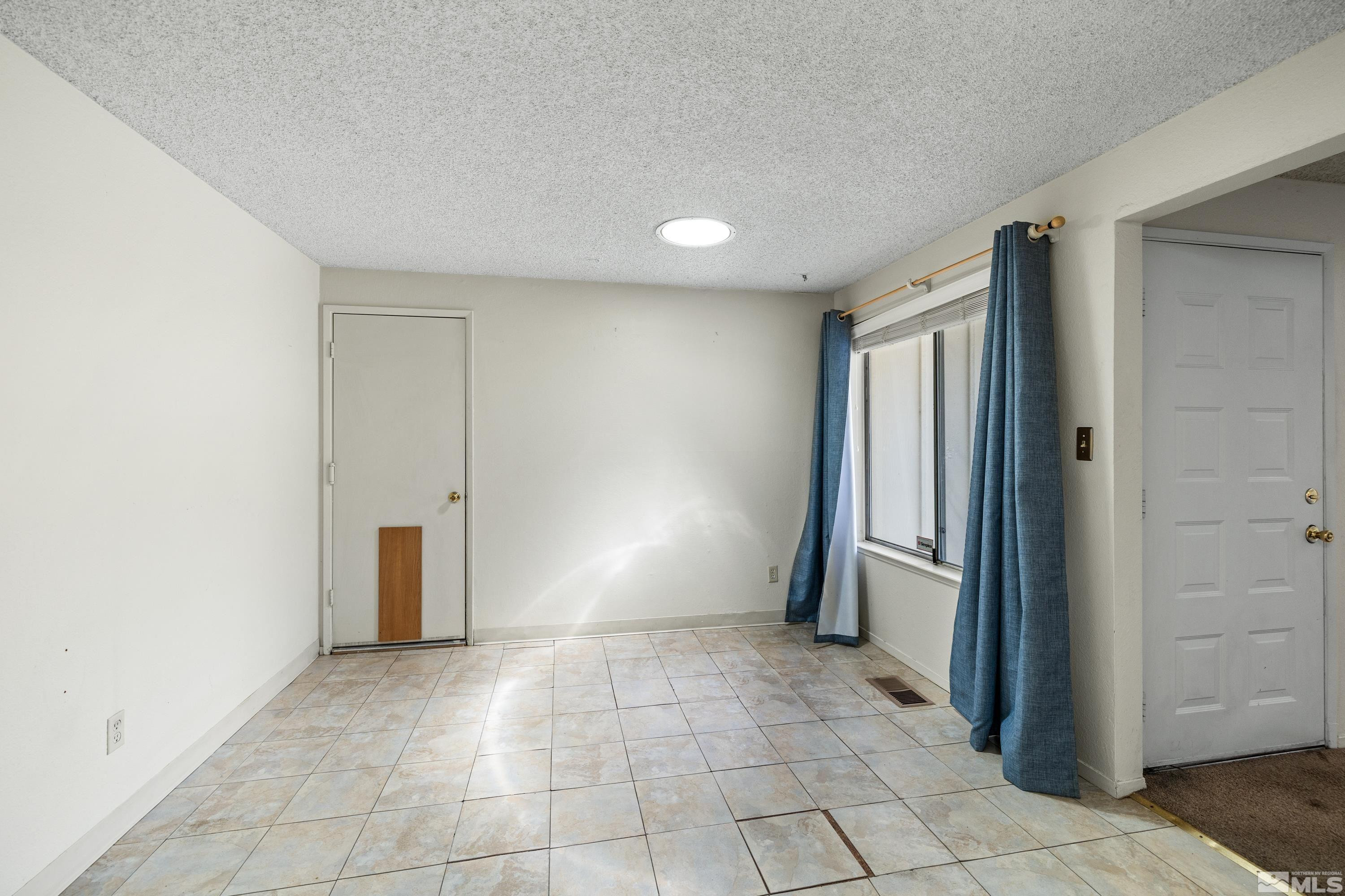 6827 Flower Street Reno, NV 89506 - Photo 12 of 31