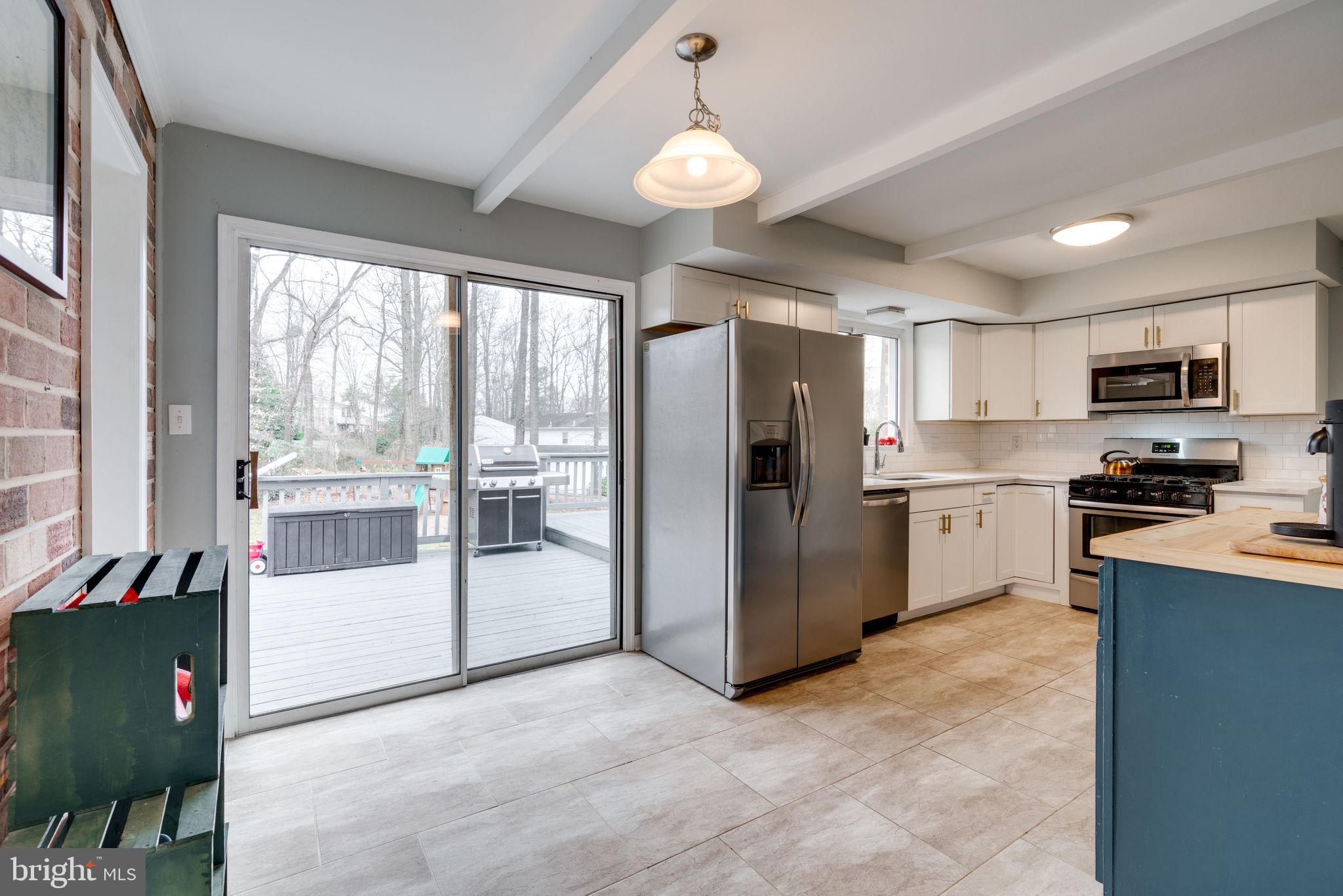6810 Huntsman Boulevard Springfield, VA 22152 - Photo 18 of 73 Kitchen with LTV tile and sliding door to back