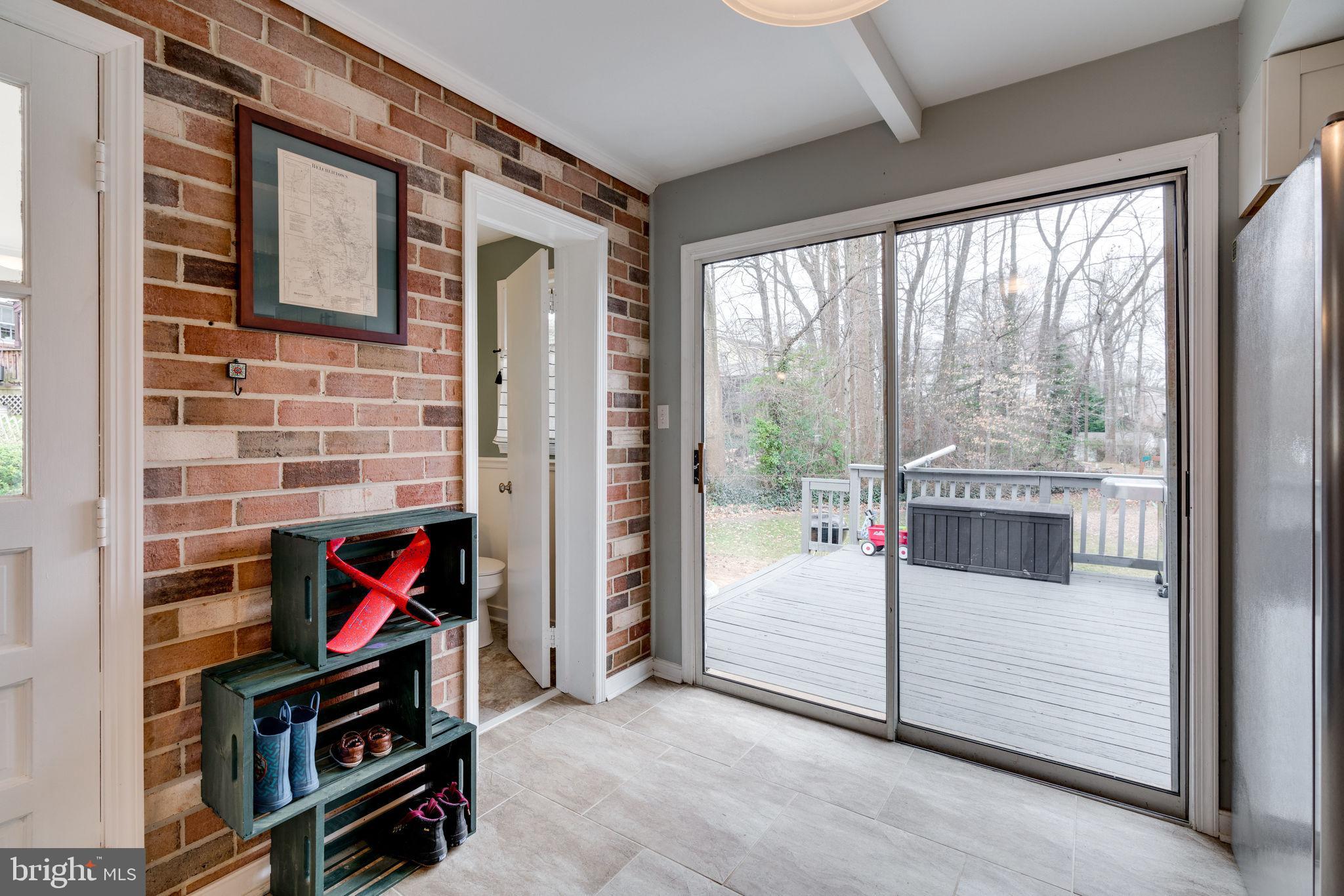 6810 Huntsman Boulevard Springfield, VA 22152 - Photo 19 of 73 room for table