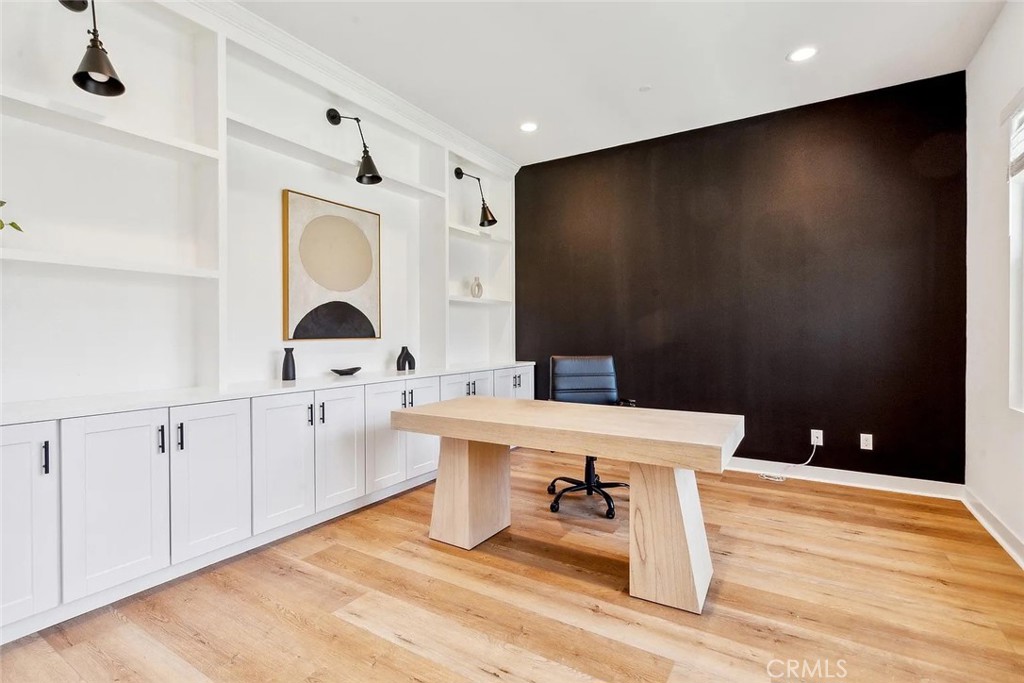 17715 Hillside Way Saugus, CA 91350 - Photo 3 of 14