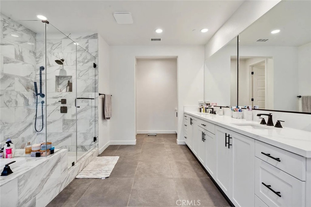 17715 Hillside Way Saugus, CA 91350 - Photo 7 of 14