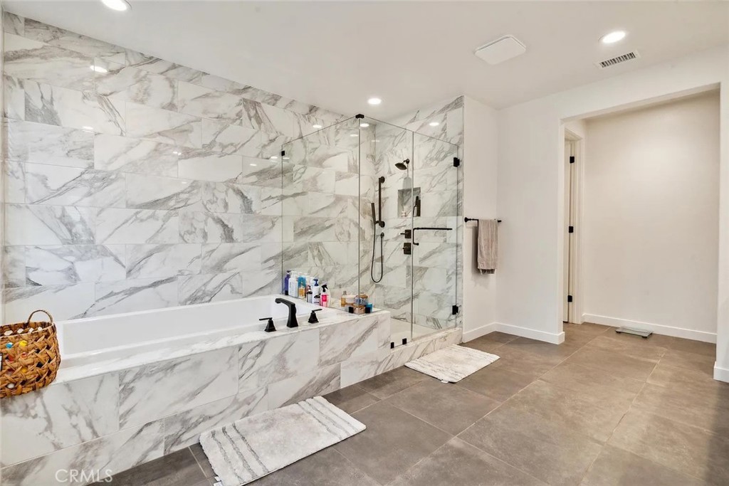 17715 Hillside Way Saugus, CA 91350 - Photo 8 of 14