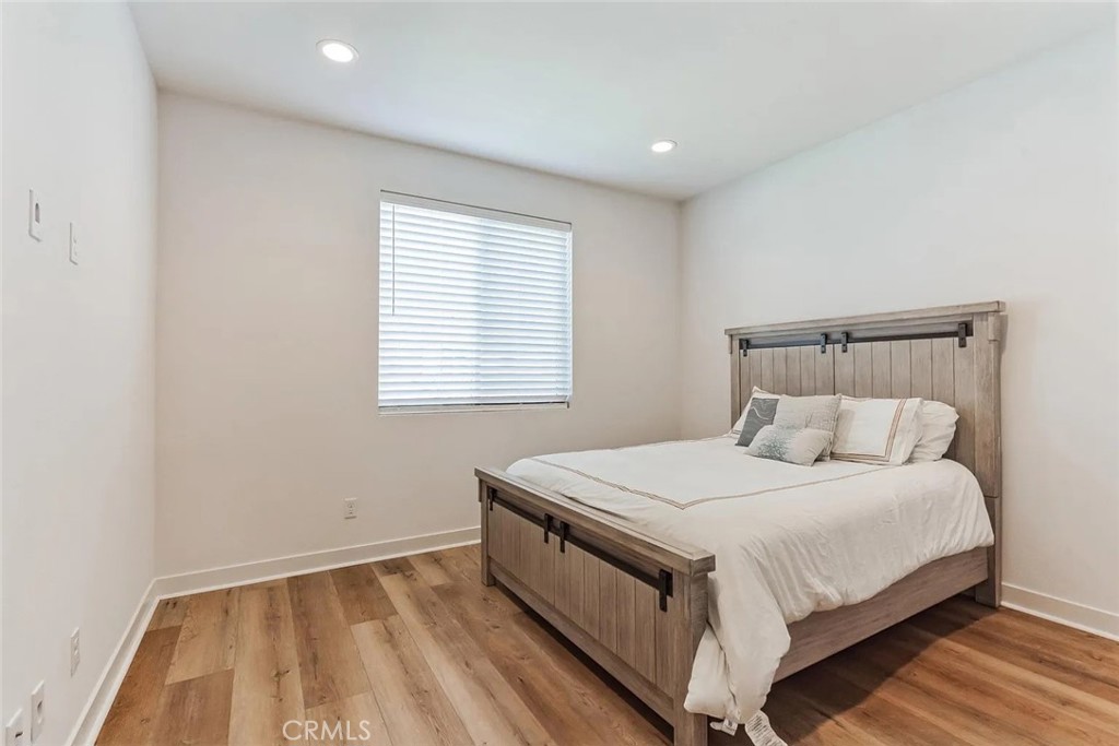 17715 Hillside Way Saugus, CA 91350 - Photo 9 of 14