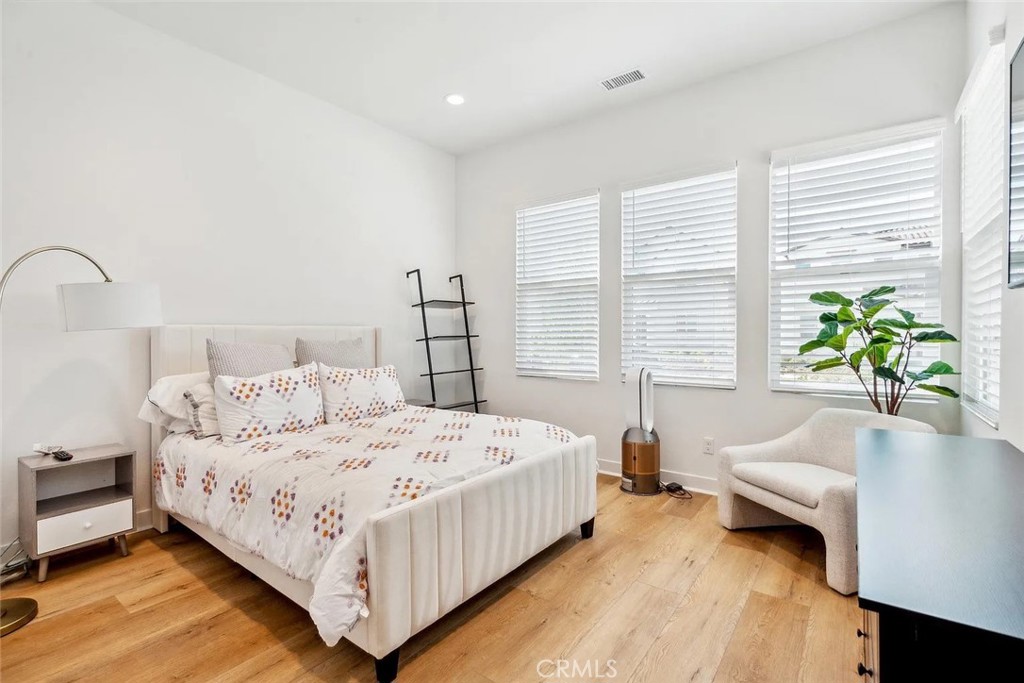 17715 Hillside Way Saugus, CA 91350 - Photo 10 of 14