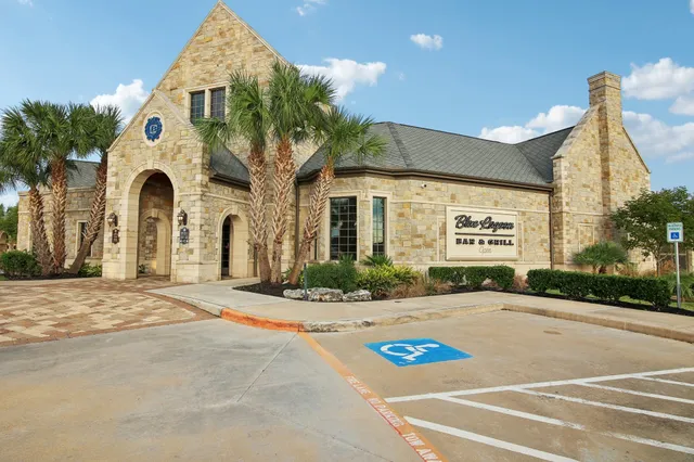 a view of a white house with palm trees