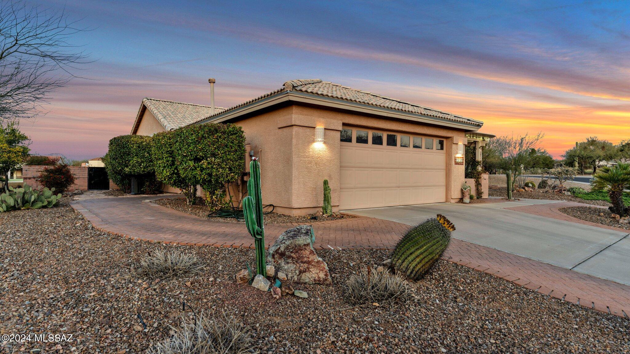 1831 East Redstart Road Green Valley, AZ 85614 - Photo 2 of 50