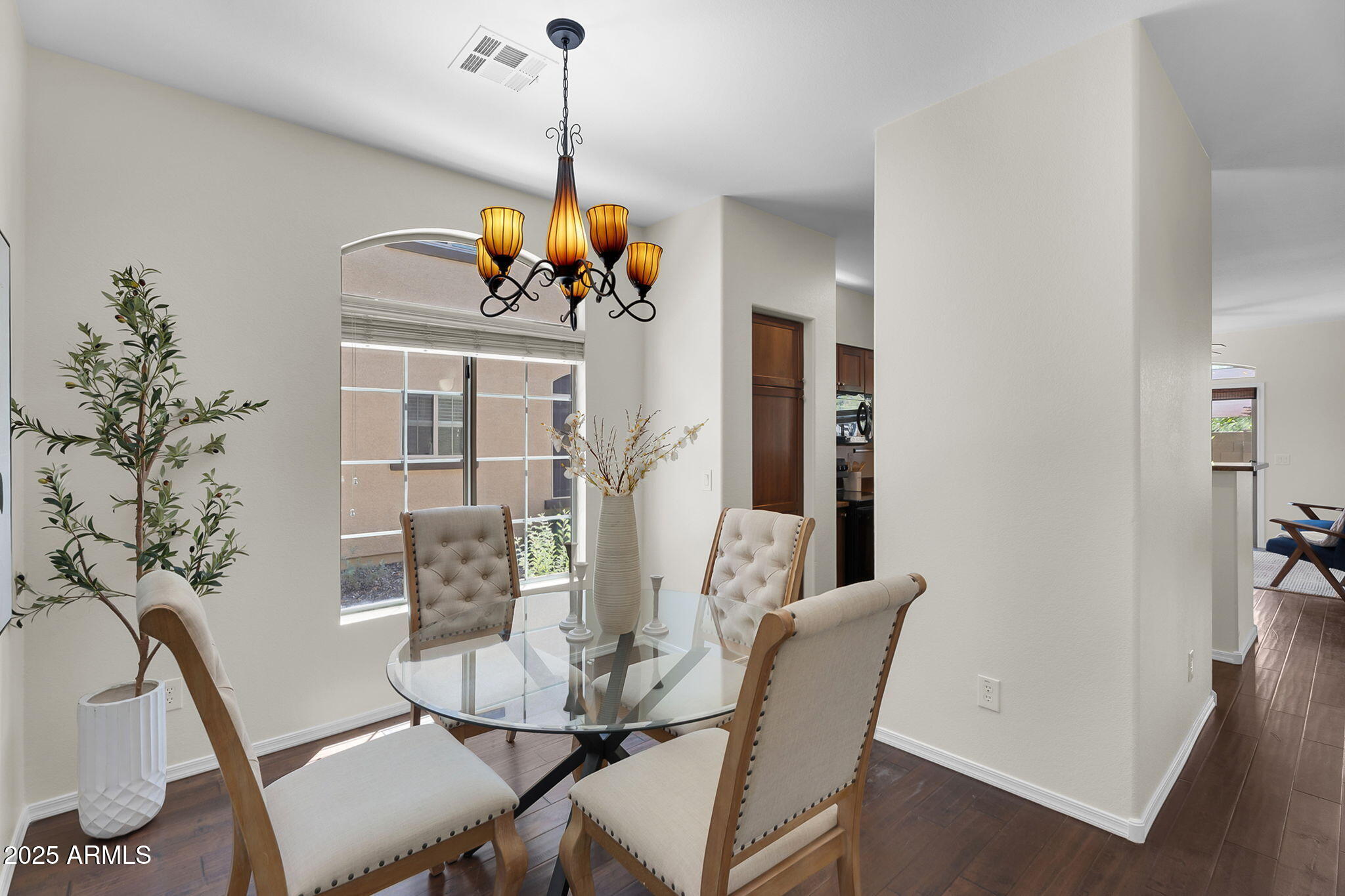 2725 East Mine Creek Road, Unit 1076 Phoenix, AZ 85024 - Photo 13 of 39 21-web-or-mls-Mine Creek-20