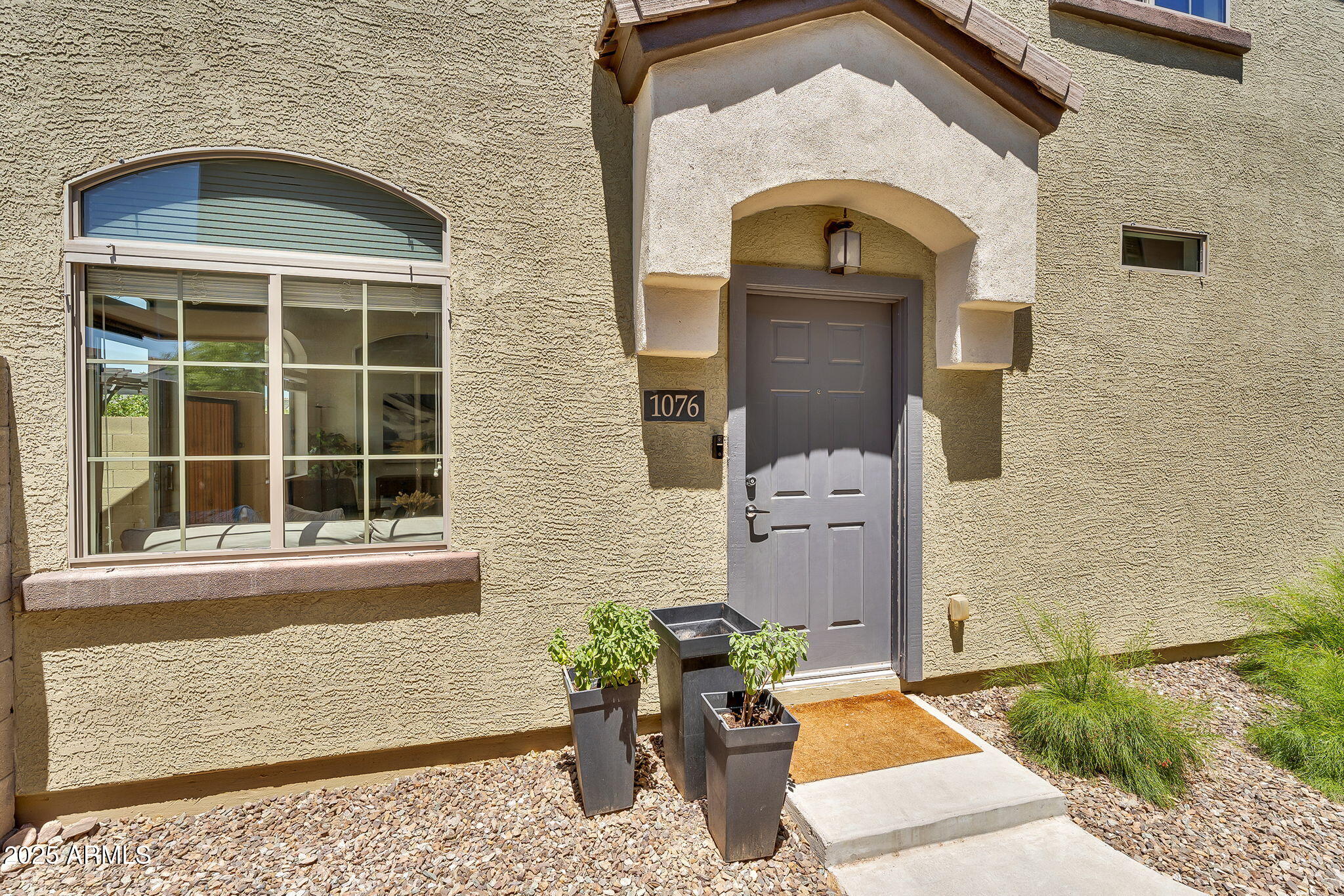 2725 East Mine Creek Road, Unit 1076 Phoenix, AZ 85024 - Photo 3 of 39 9-web-or-mls-Mine Creek-8