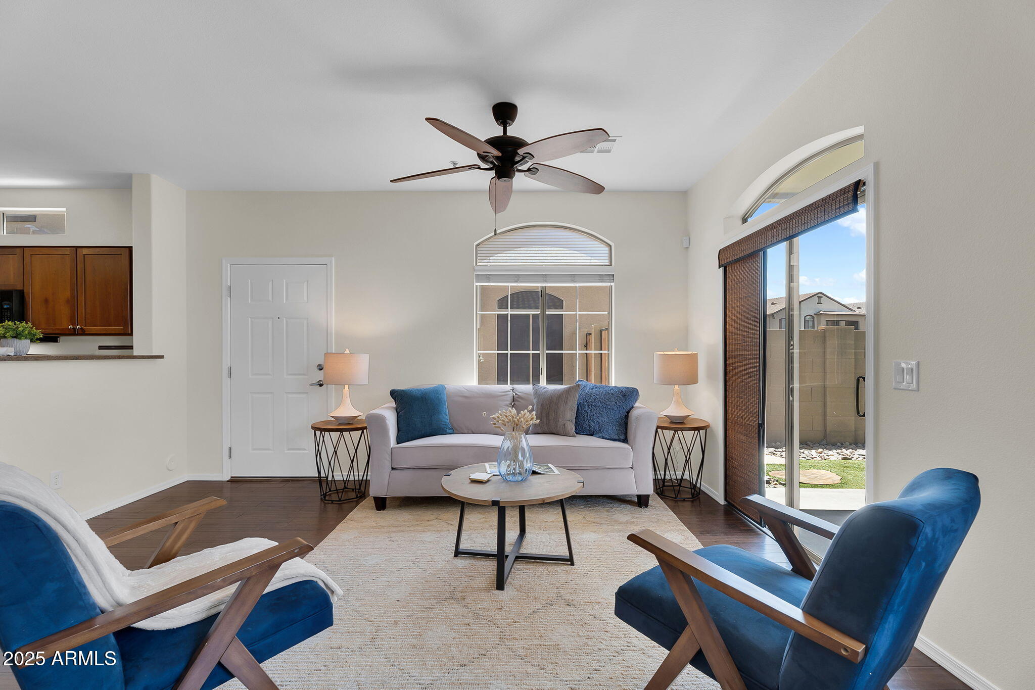 2725 East Mine Creek Road, Unit 1076 Phoenix, AZ 85024 - Photo 6 of 39 13-web-or-mls-Mine Creek-12