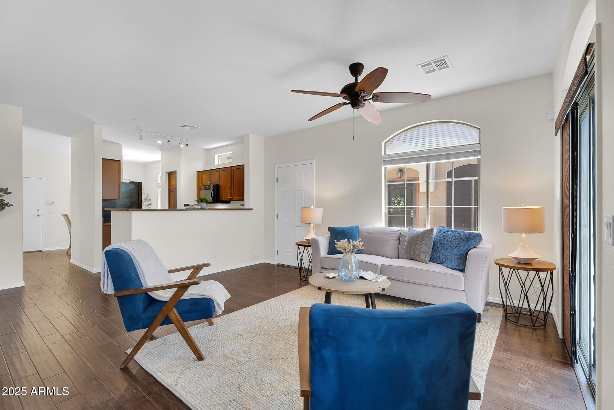 2725 East Mine Creek Road, Unit 1076 Phoenix, AZ 85024 - Photo 7 of 39 14-web-or-mls-Mine Creek-13