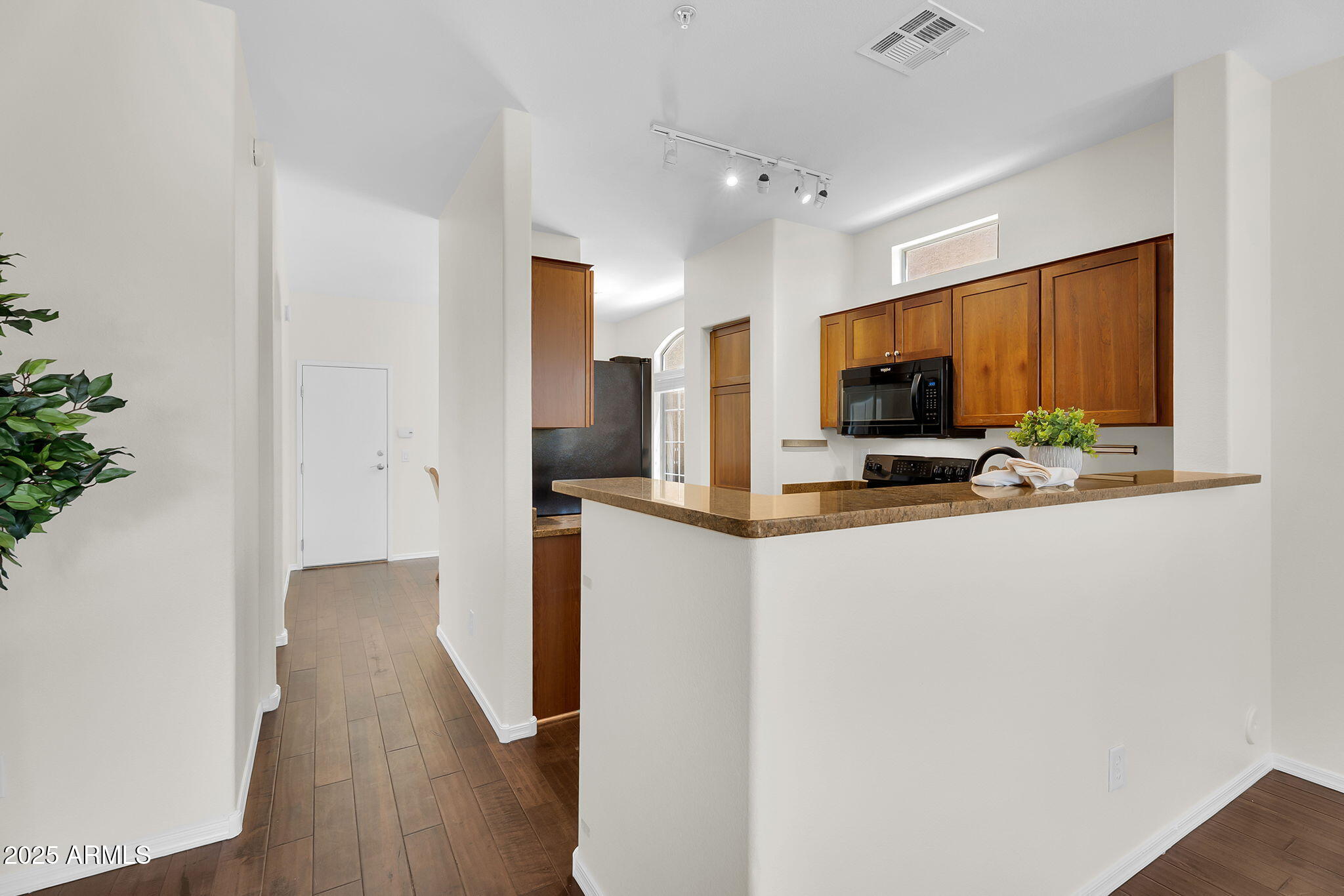 2725 East Mine Creek Road, Unit 1076 Phoenix, AZ 85024 - Photo 9 of 39 16-web-or-mls-Mine Creek-15