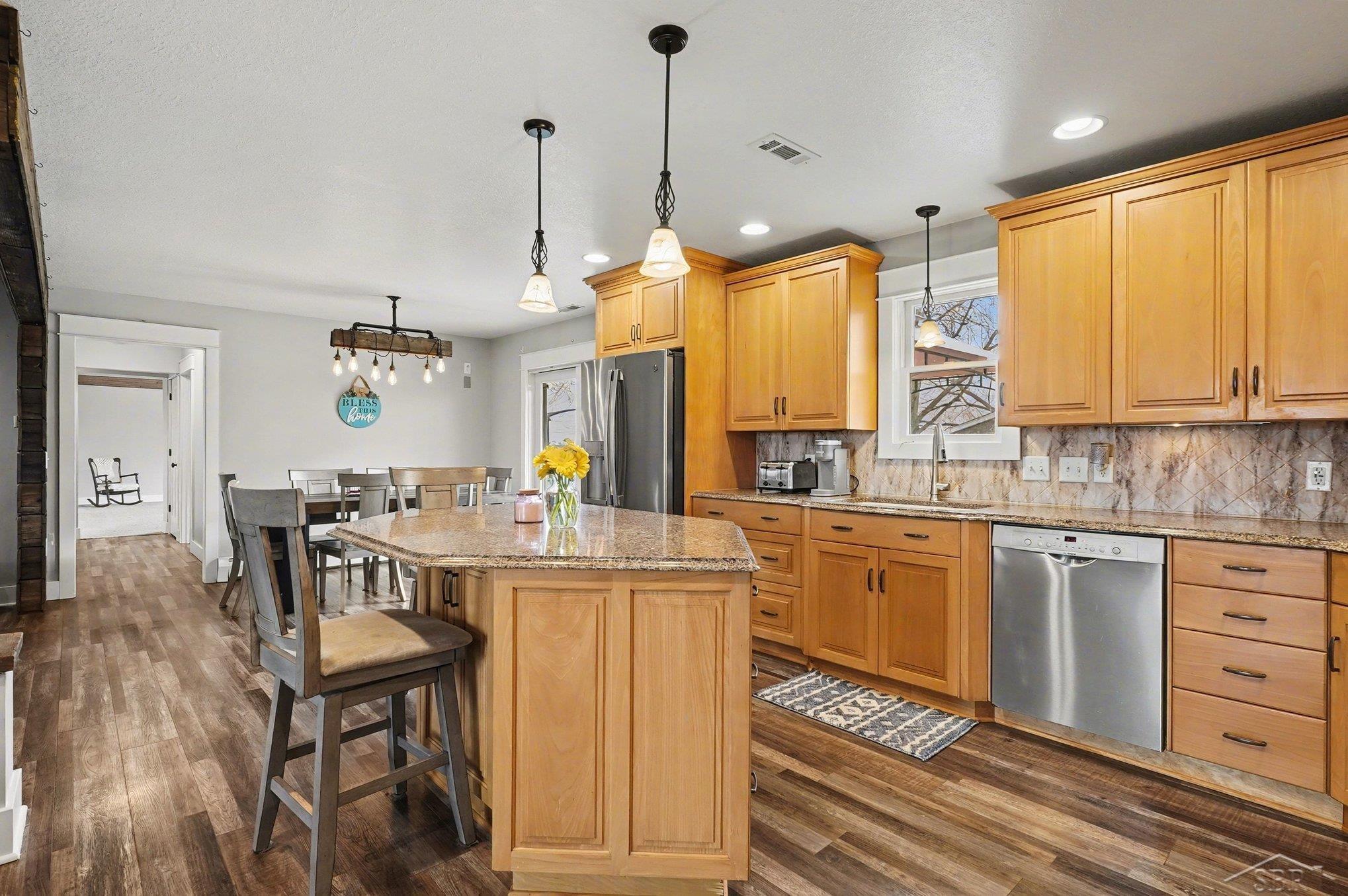 2148 Wheeler Road Bay City, MI 48706 - Photo 6 of 41 50202605-d0f85a5e-43bc-47e3-835d-e08d782c96b0.JPG