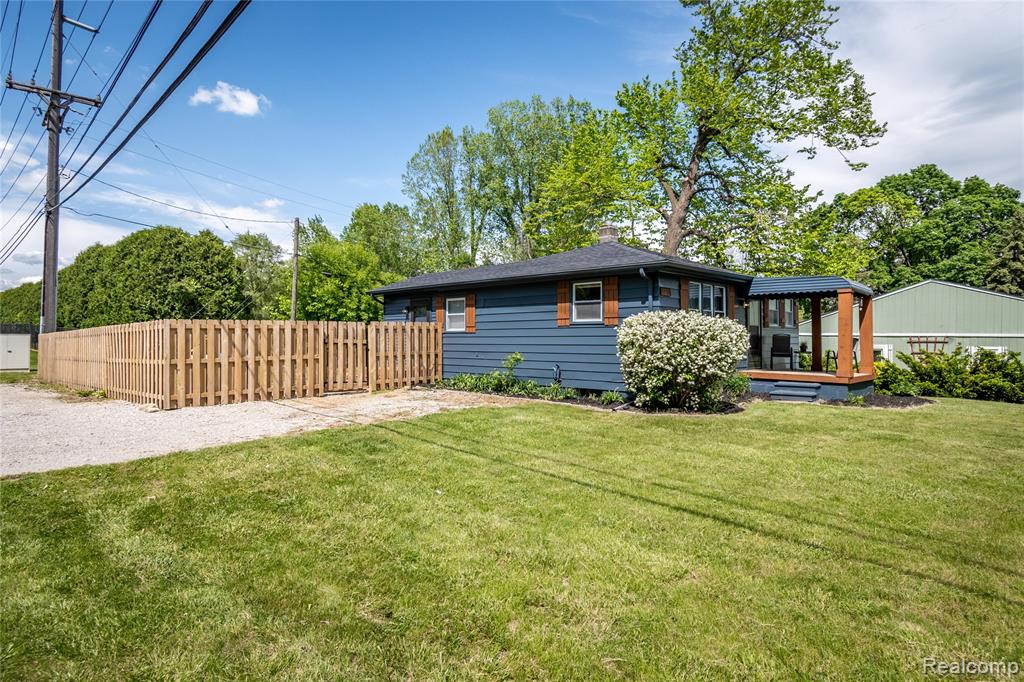 7770 Austere Road Waterford, MI 48329 - Photo 25 of 27 Gallery Image 25