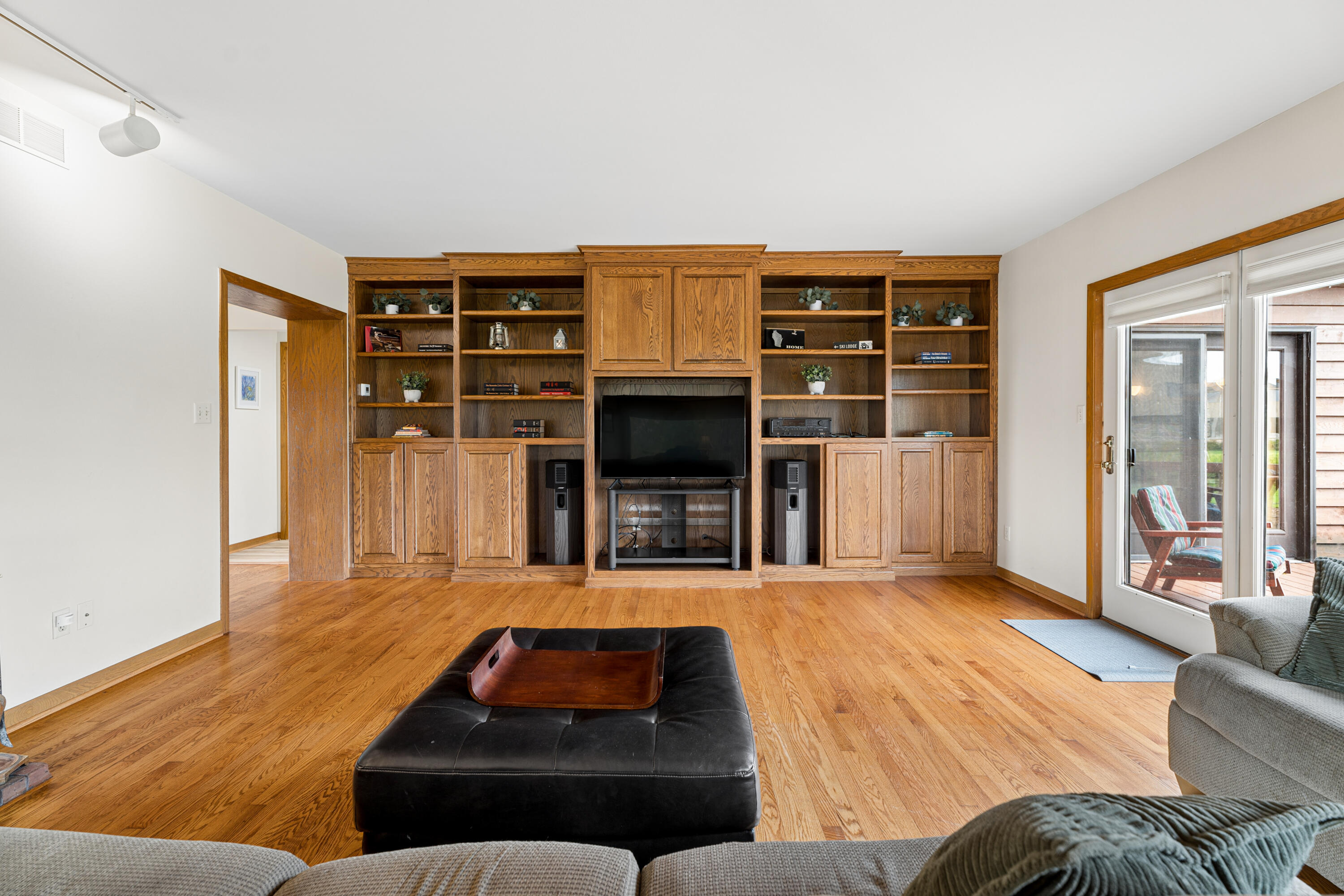 340 Lake Road Menasha, WI 54952 - Photo 4 of 76 Living Room