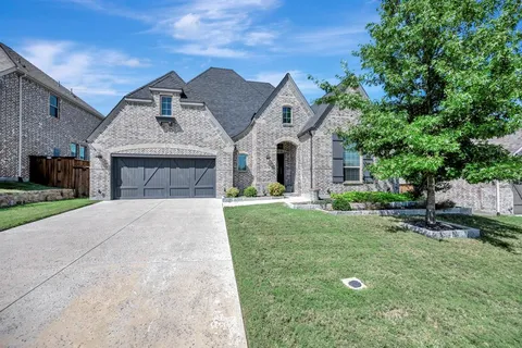 $700,000 | 1129 Highpoint Way, Roanoke, TX 76262