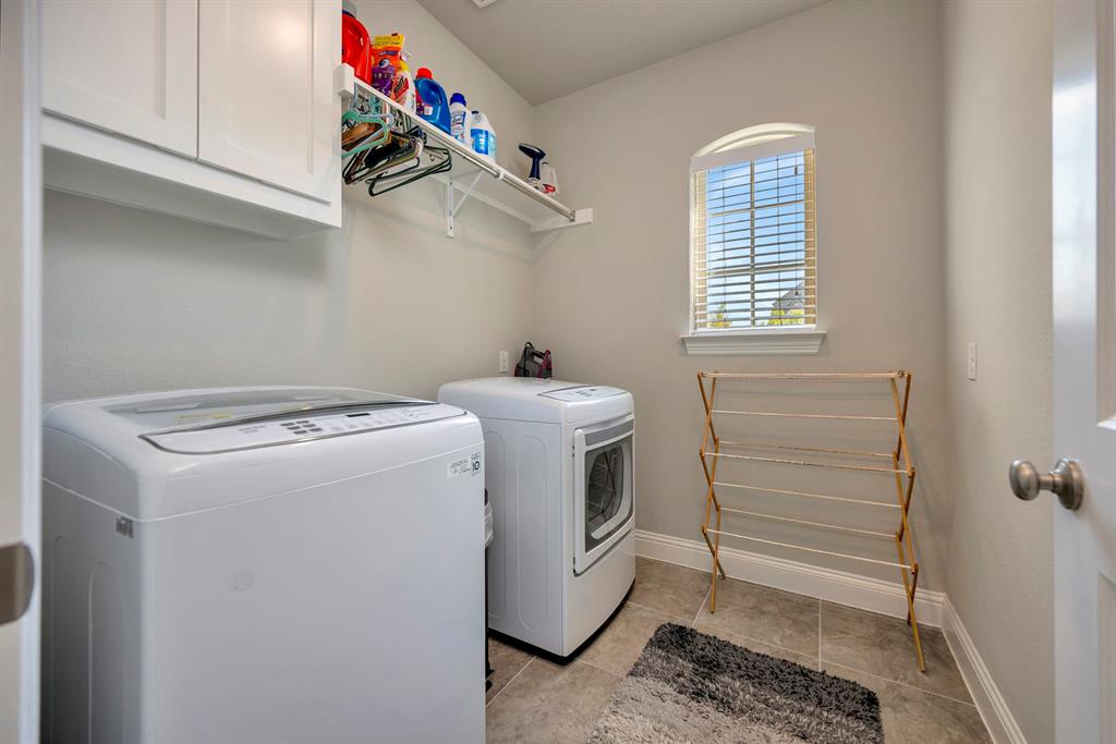 1129 Highpoint Way Roanoke, TX 76262 - Photo 6 of 26 a utility room with dryer and washer