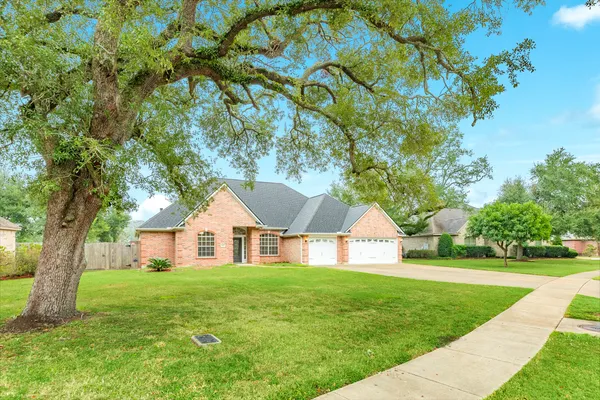 $440,000 | 900 Enchanted Oaks Drive, Angleton, TX 77515