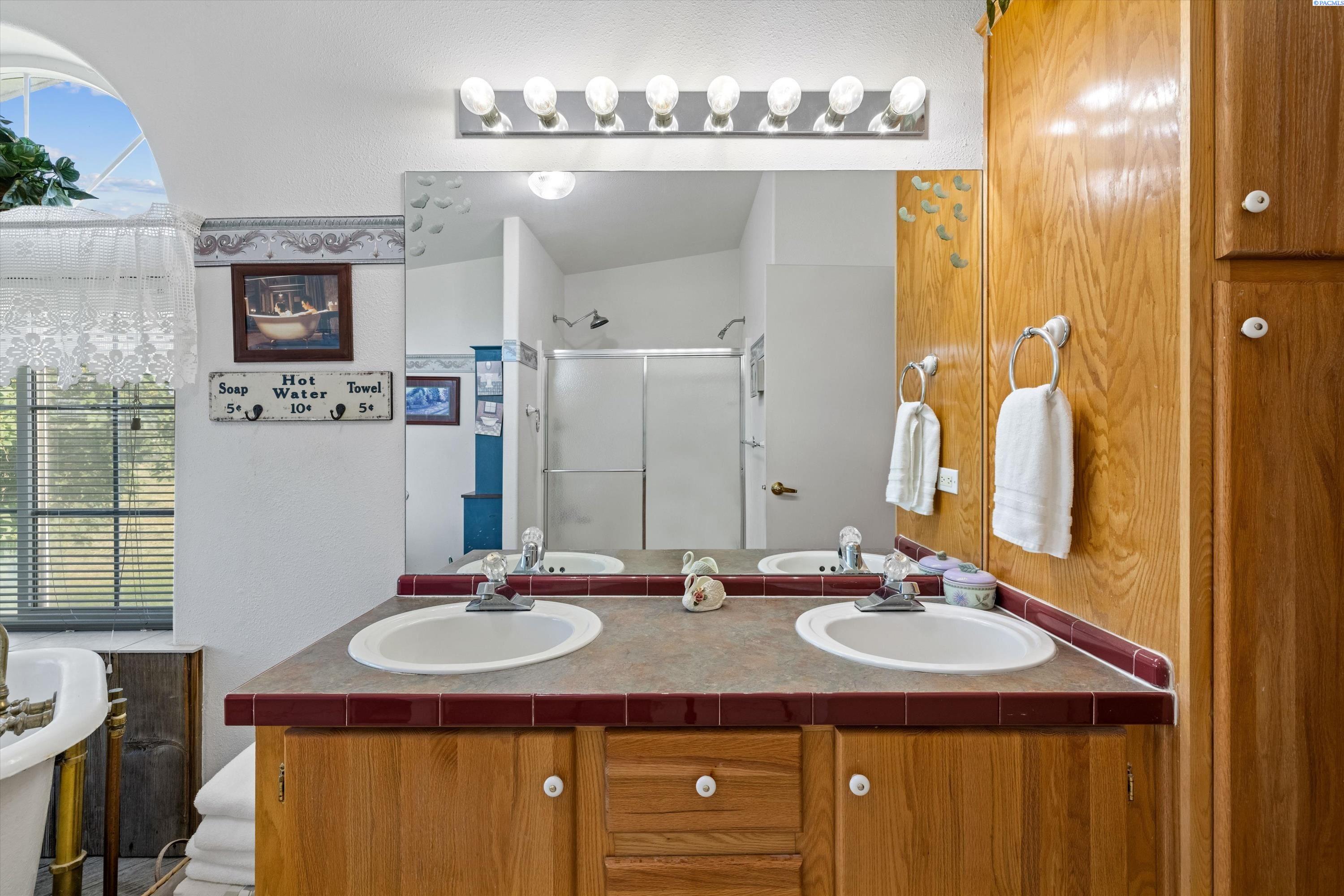18401 South Griffin Road Prosser, WA 99350 - Photo 21 of 35 Gallery Image 21
