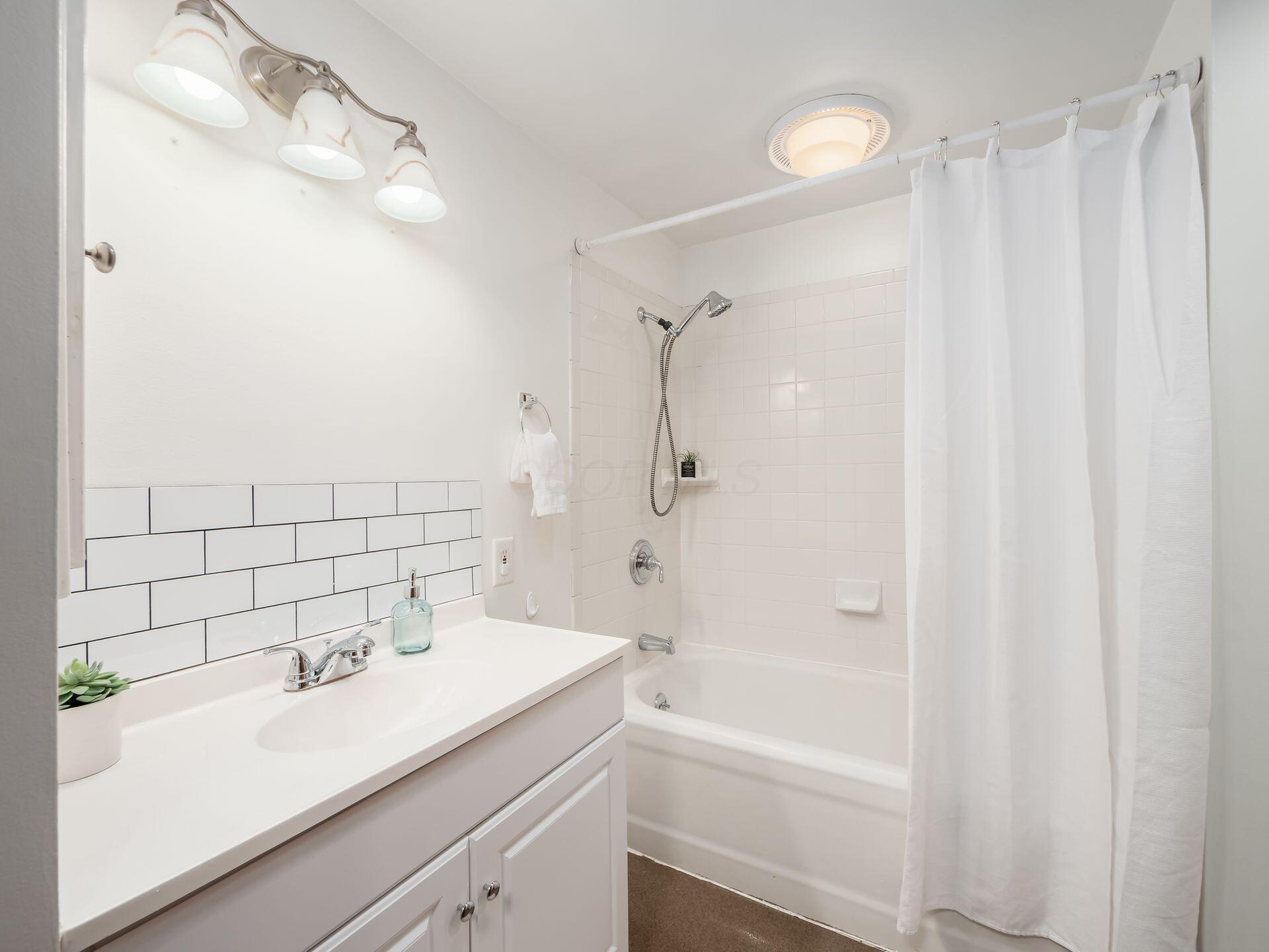 519 East Torrence Road Columbus, OH 43214 - Photo 35 of 64 031_ae3d_A 519 E Torrence 055