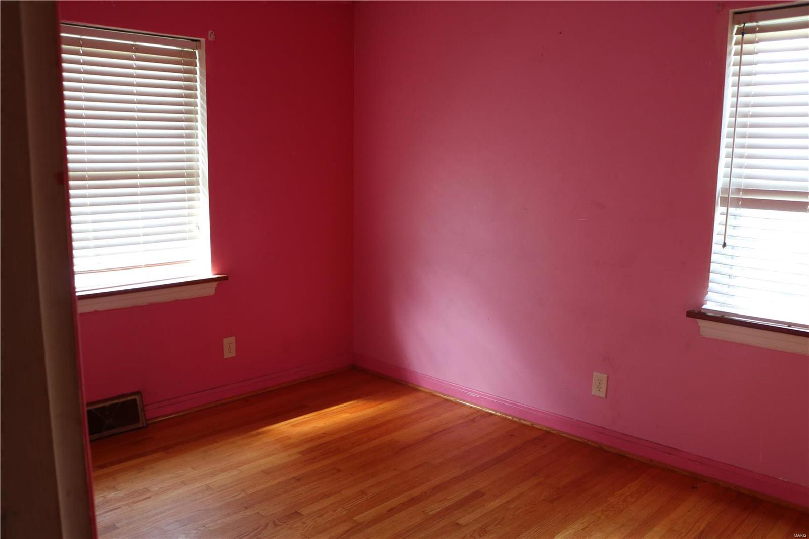 3008 North Hanley Road St. Louis, MO 63121 - Photo 11 of 12 Gallery Image 11