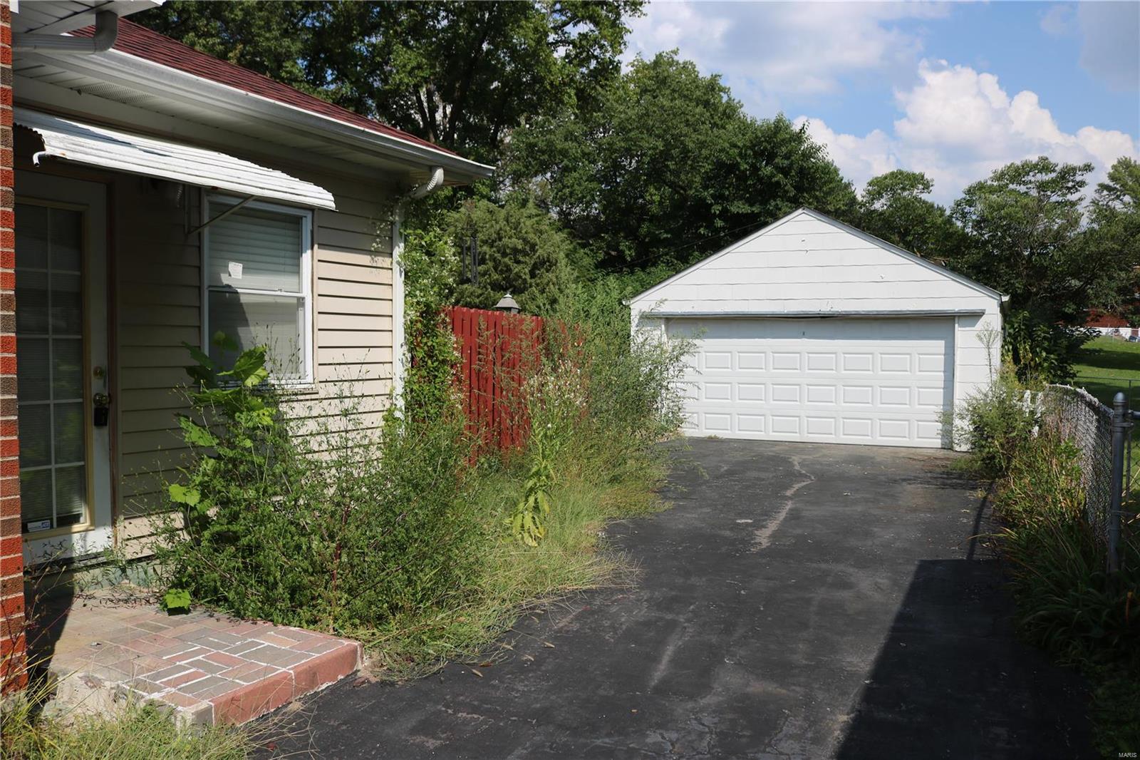 3008 North Hanley Road St. Louis, MO 63121 - Photo 3 of 12 Gallery Image 3
