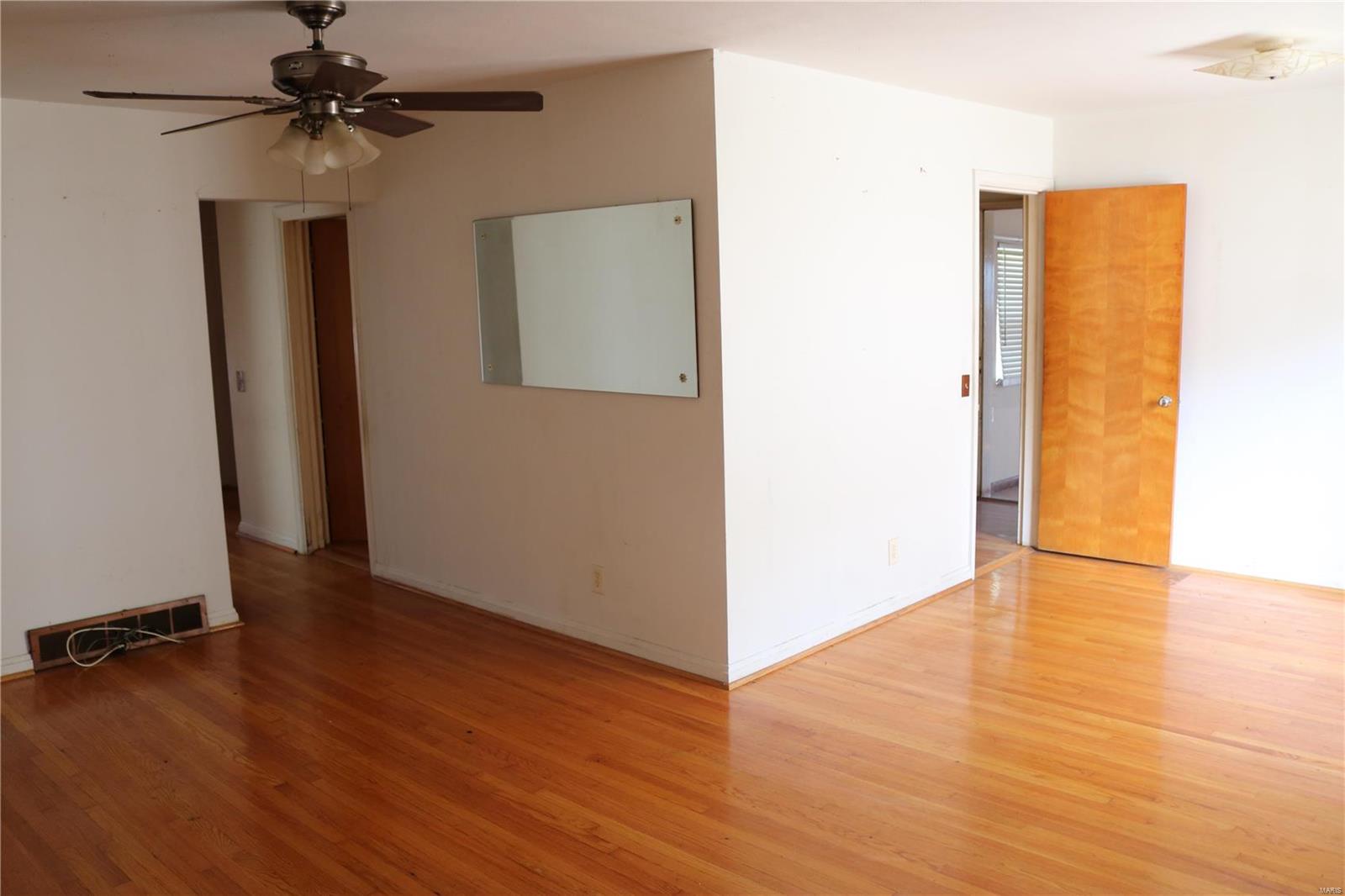 3008 North Hanley Road St. Louis, MO 63121 - Photo 4 of 12 Gallery Image 4