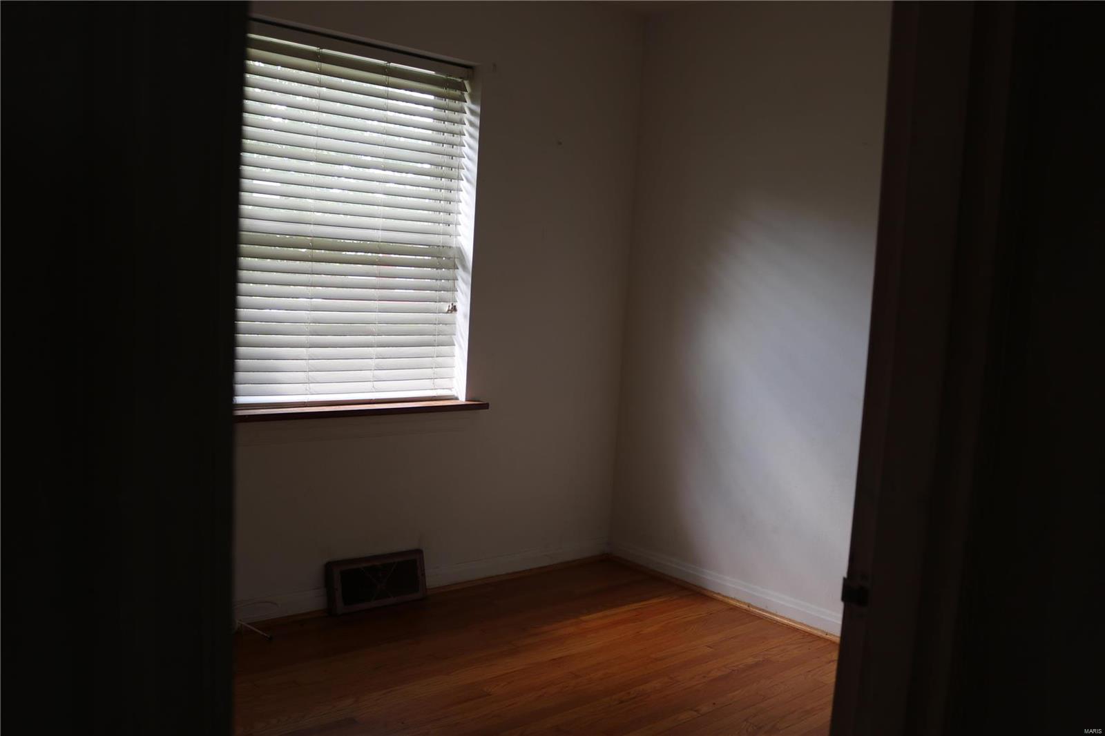 3008 North Hanley Road St. Louis, MO 63121 - Photo 9 of 12 Gallery Image 9