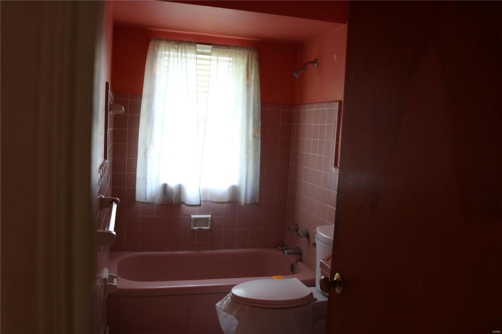 3008 North Hanley Road St. Louis, MO 63121 - Photo 10 of 12 Gallery Image 10