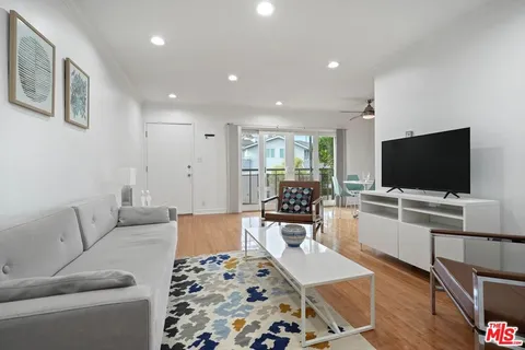 $3,200 | 924 5th Street, Unit 8, Santa Monica, CA 90403
