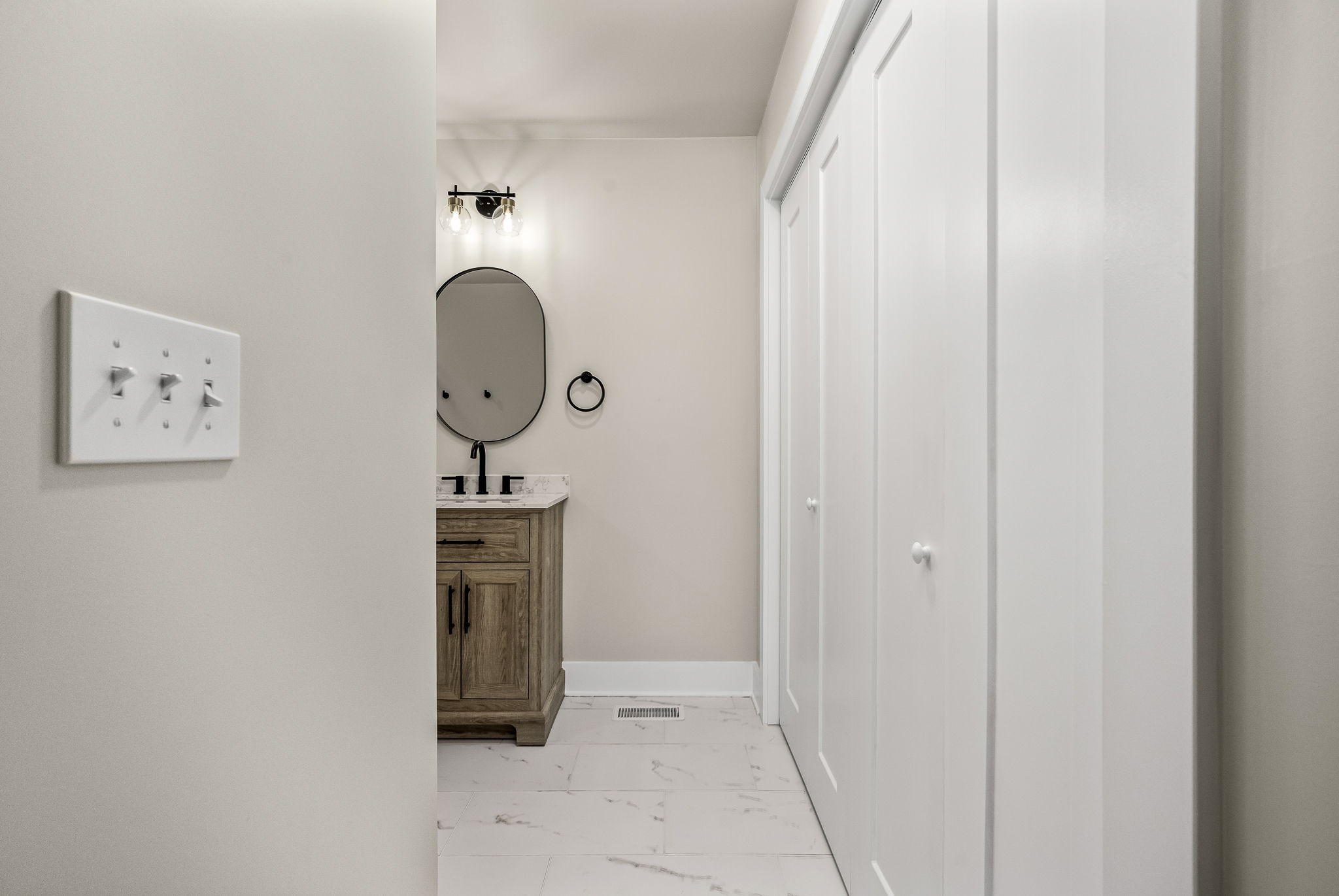 1977 Timberline Way Clarksville, TN 37042 - Photo 19 of 39 a view of a livingroom with wooden floor