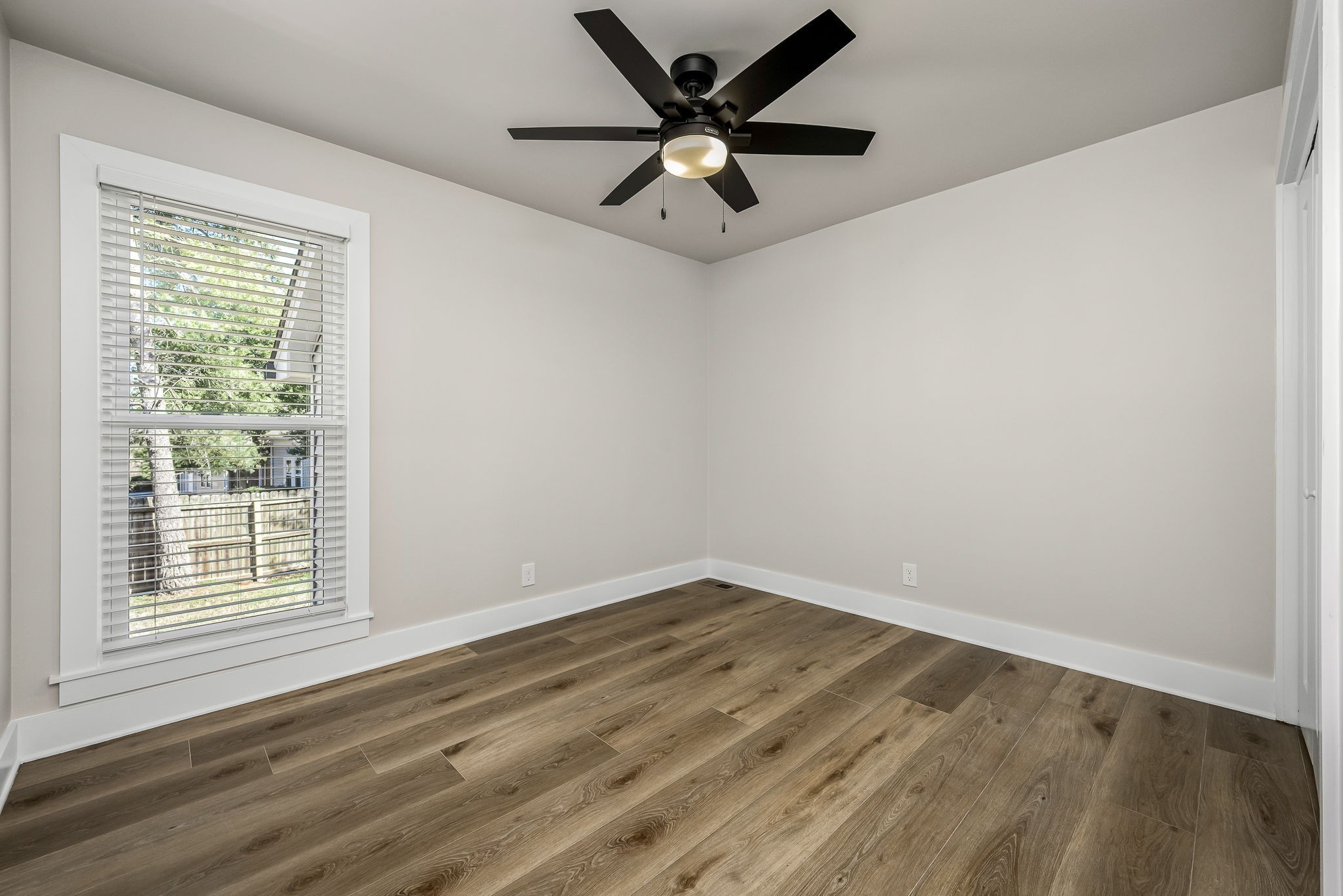 1977 Timberline Way Clarksville, TN 37042 - Photo 25 of 39 a view of an empty room with a window