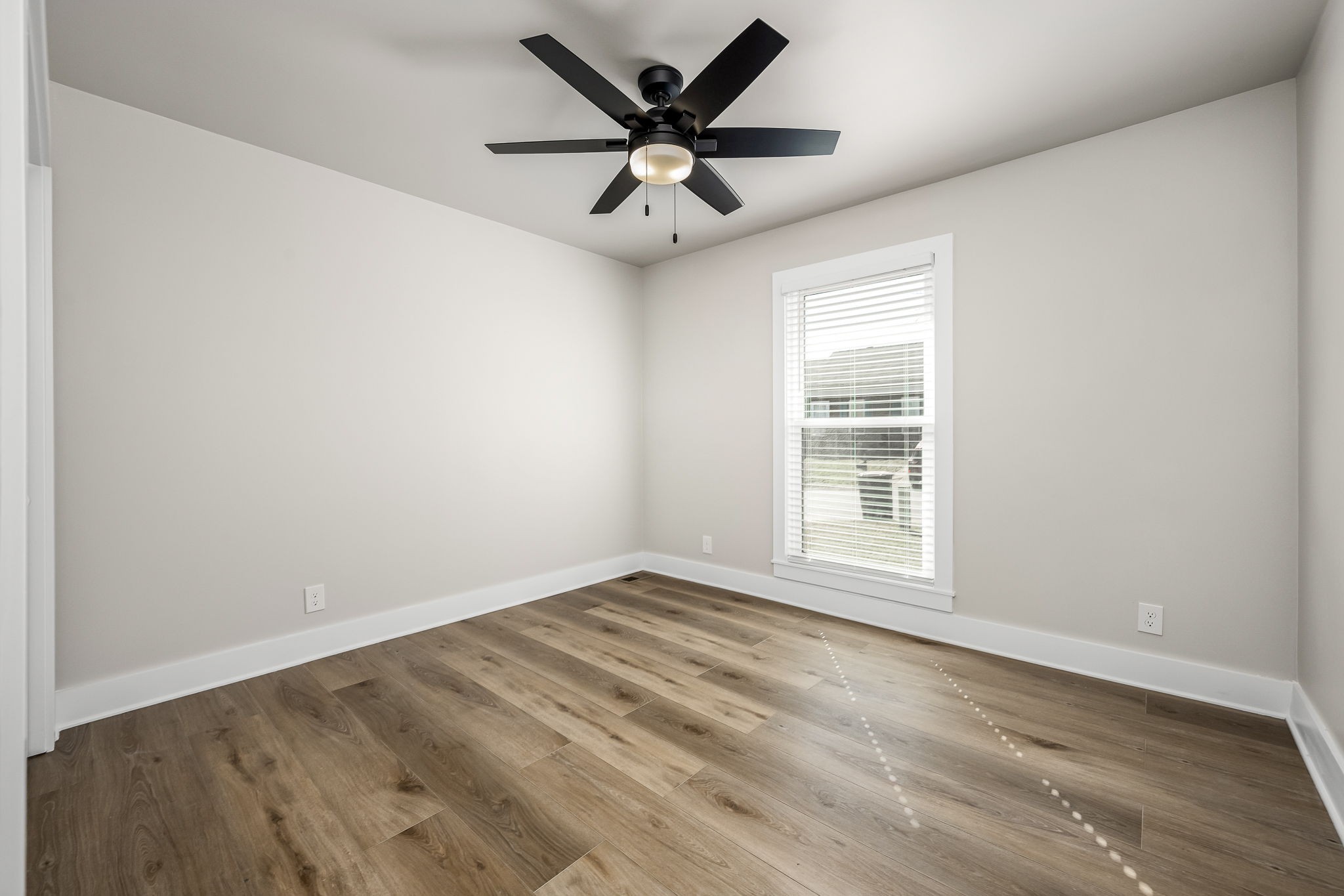 1977 Timberline Way Clarksville, TN 37042 - Photo 28 of 39 an empty room with window and ceiling fan