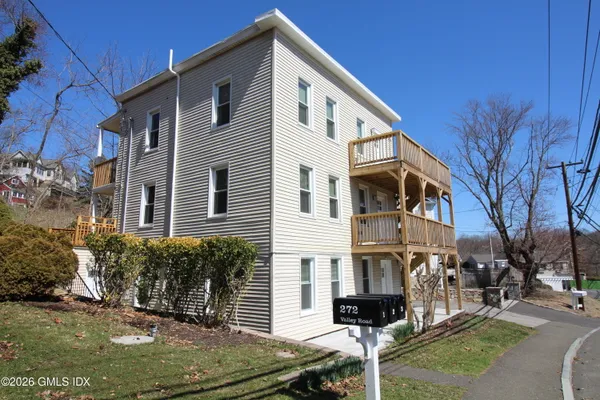 $2,800 | 272 Valley Road, Unit 2, Cos Cob, CT 06807