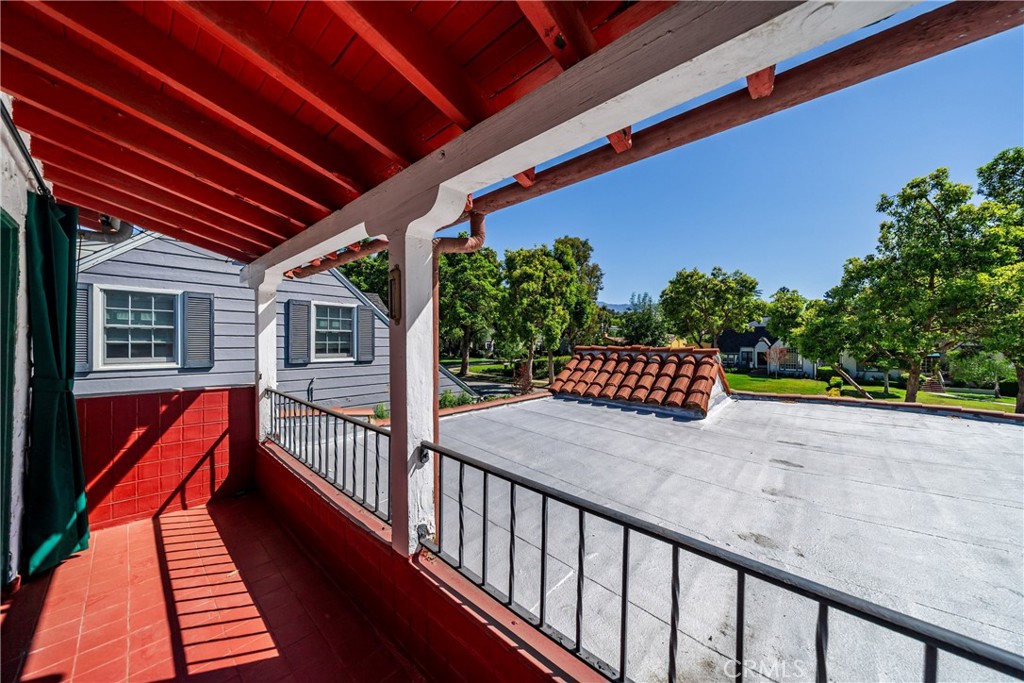 107 Annandale Road Pasadena, CA 91105 - Photo 30 of 52 Primary room balcony