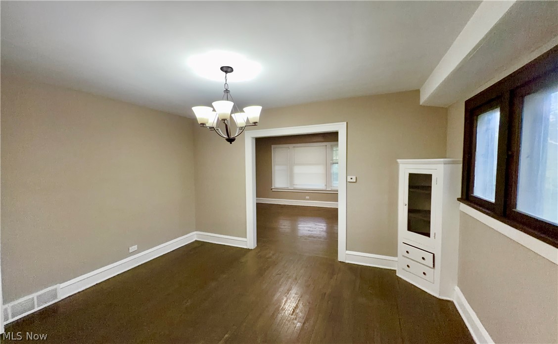 949 Helmsdale Road Cleveland Heights, OH 44112 - Photo 8 of 29