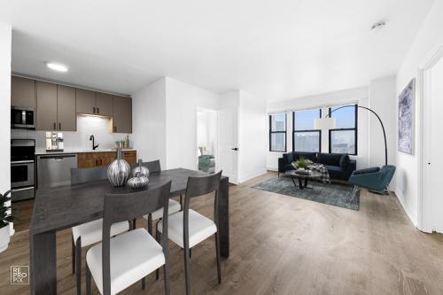 6230 North Kenmore Avenue, Unit 1107 Chicago, IL 60660 - Photo 9 of 10 a living room with furniture and a table