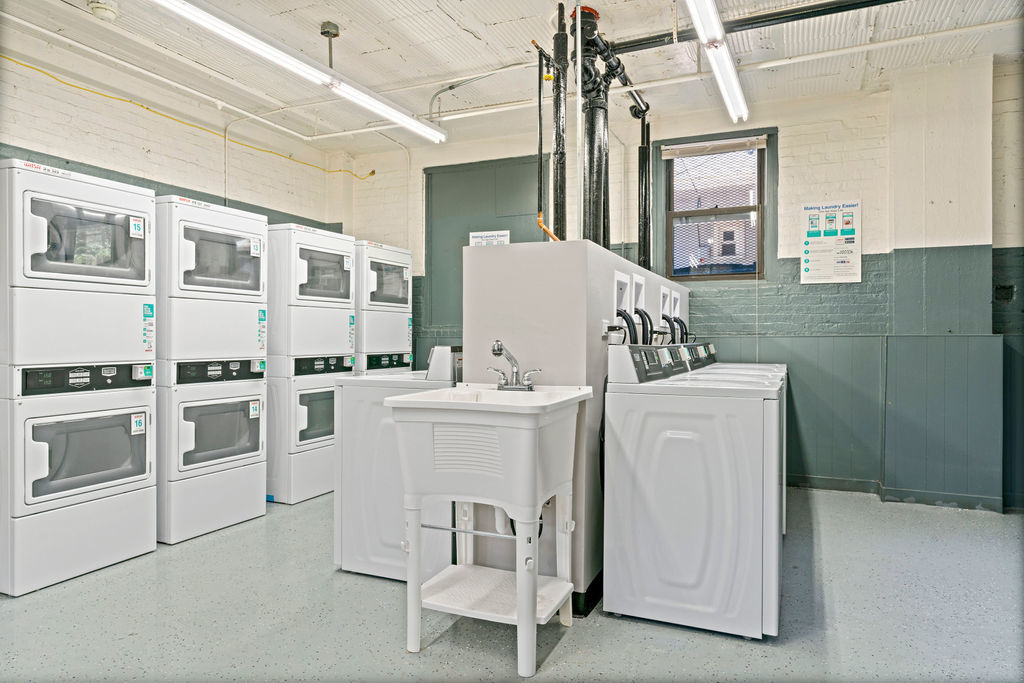 6230 North Kenmore Avenue, Unit 1107 Chicago, IL 60660 - Photo 10 of 10 a view of kitchen with washer and dryer