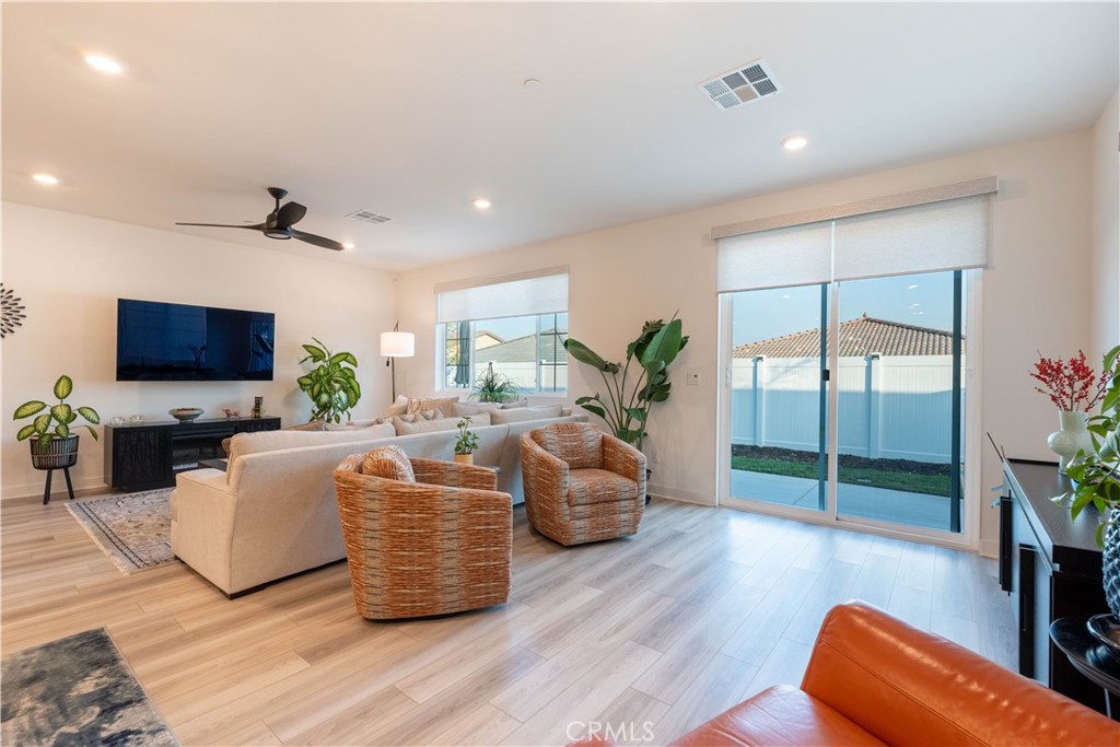 565 Hudson Way Rialto, CA 92377 - Photo 10 of 39