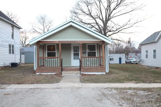 $72,500 | 207 North 4th Street, Vandalia, IL 62471