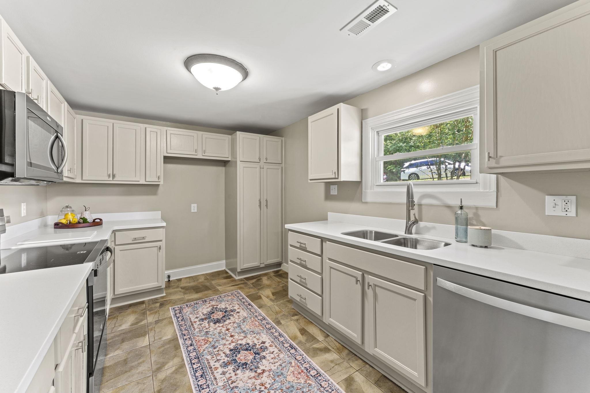 119 West Victoria Road Spartanburg, SC 29301 - Photo 5 of 50