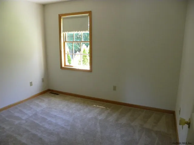 $2,700 | 8 Red Maple Lane, Unit B, Halfmoon, NY 12065