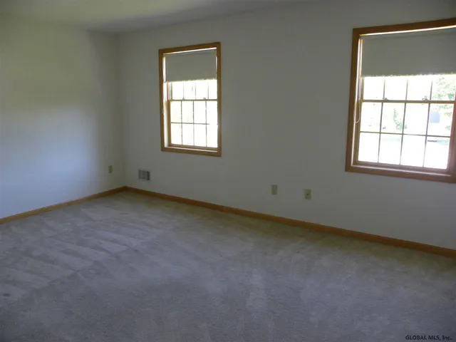 $2,700 | 8 Red Maple Lane, Unit B, Halfmoon, NY 12065