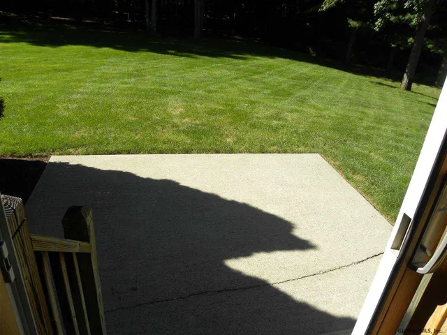 $2,700 | 8 Red Maple Lane, Unit B, Halfmoon, NY 12065