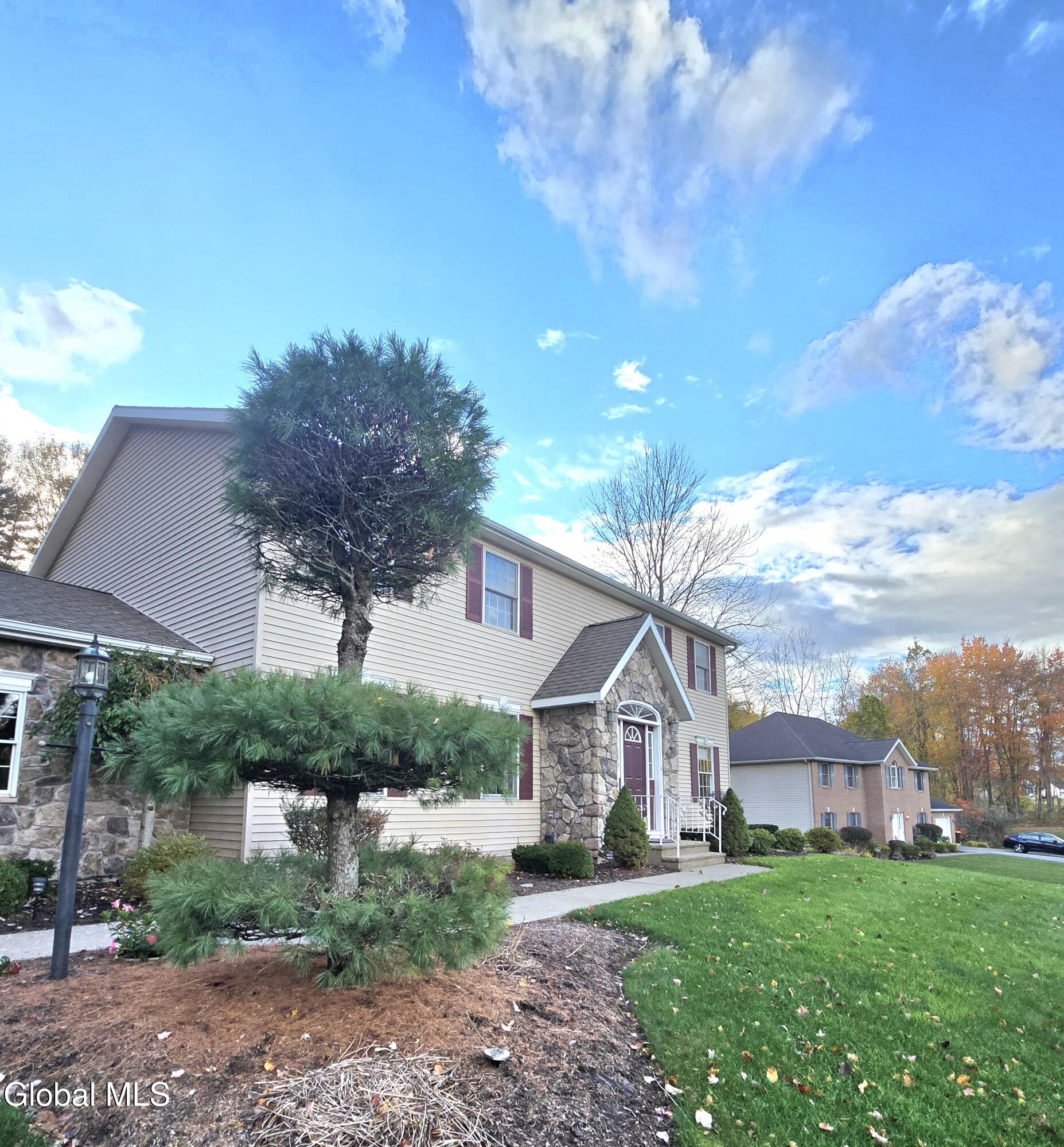 8 Red Maple Lane, Unit B Halfmoon, NY 12065 - Photo 2 of 18 20251024_162027