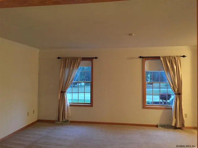 $2,700 | 8 Red Maple Lane, Unit B, Halfmoon, NY 12065