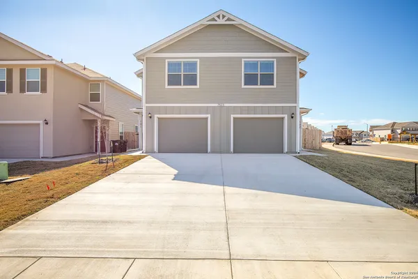 $1,595 | 7523 Gramercy Way, Unit 101, San Antonio, TX 78253